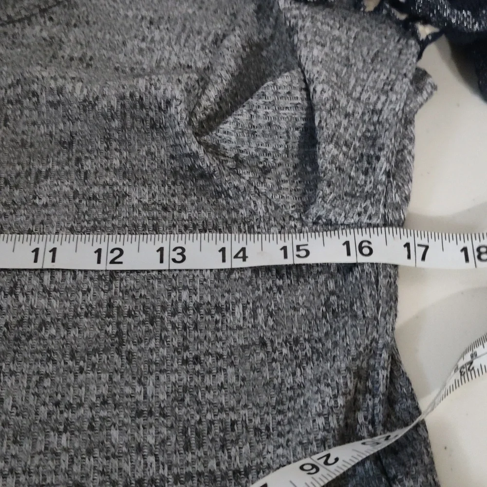 THML‎ Navy and Gray Textured Blouse - Picture 7 of 7